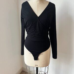Minimalist Black Long Sleeve V-Neck Bodysuit (S) Snap Gusset